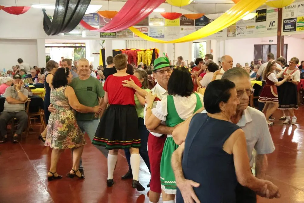 Festa Alemã – Volksfest reúne participantes em dia de confraternização em Nova Santa Rosa